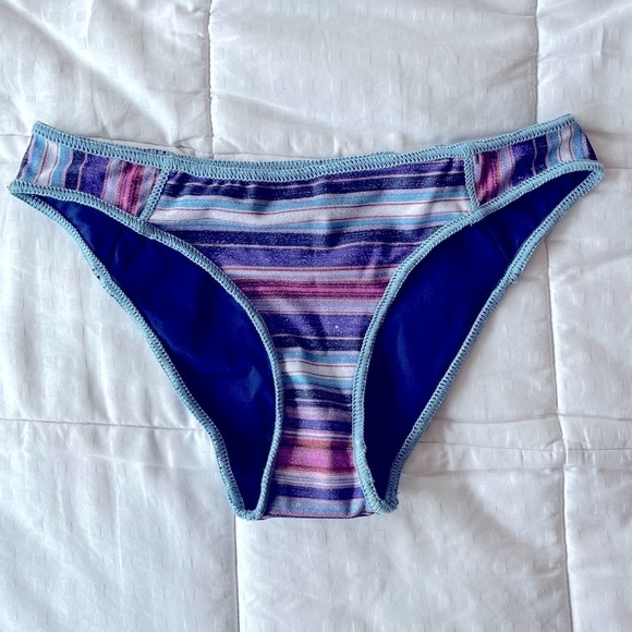 BECCA South Coast Adela Hipster Bikini Bottom in Starry Night Size XS NWOT - Picture 3 of 12